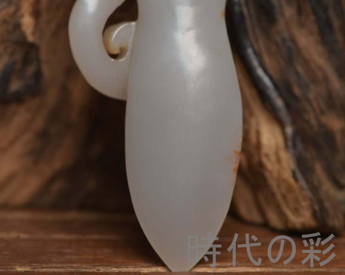 中国古美術『和田玉 兵器形彫刻細工 9.8cm』純手作り 原石 根付 時代物