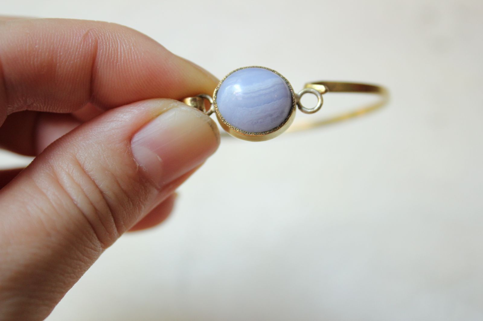ブルーレースアゲートの真鍮バングル azur