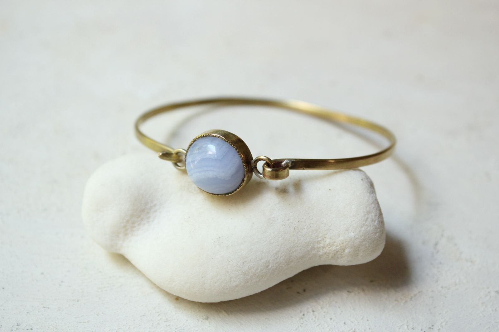  ブルーレースアゲートの真鍮バングル azur ブレスレット バングル アクセサリー