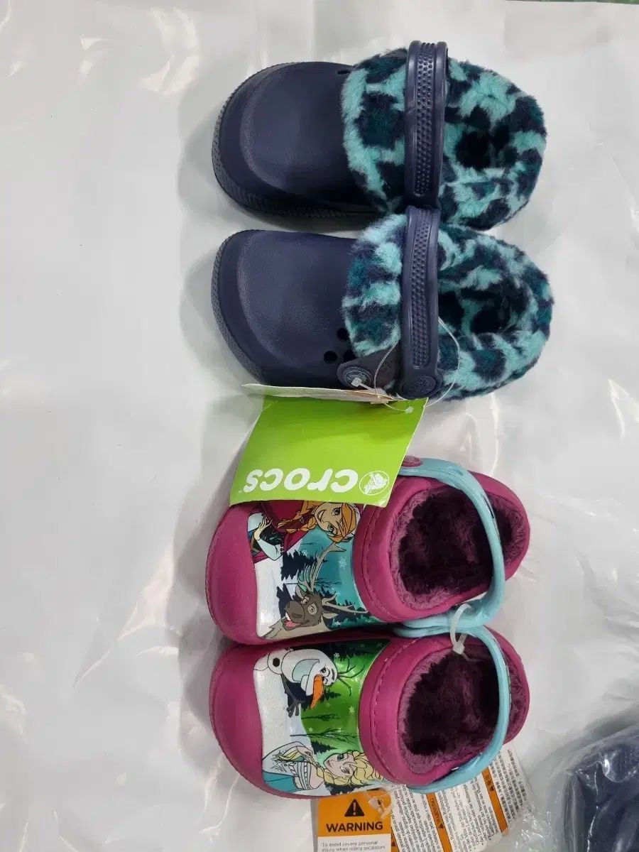 Crocs ファー スリッパ 子供用 C67