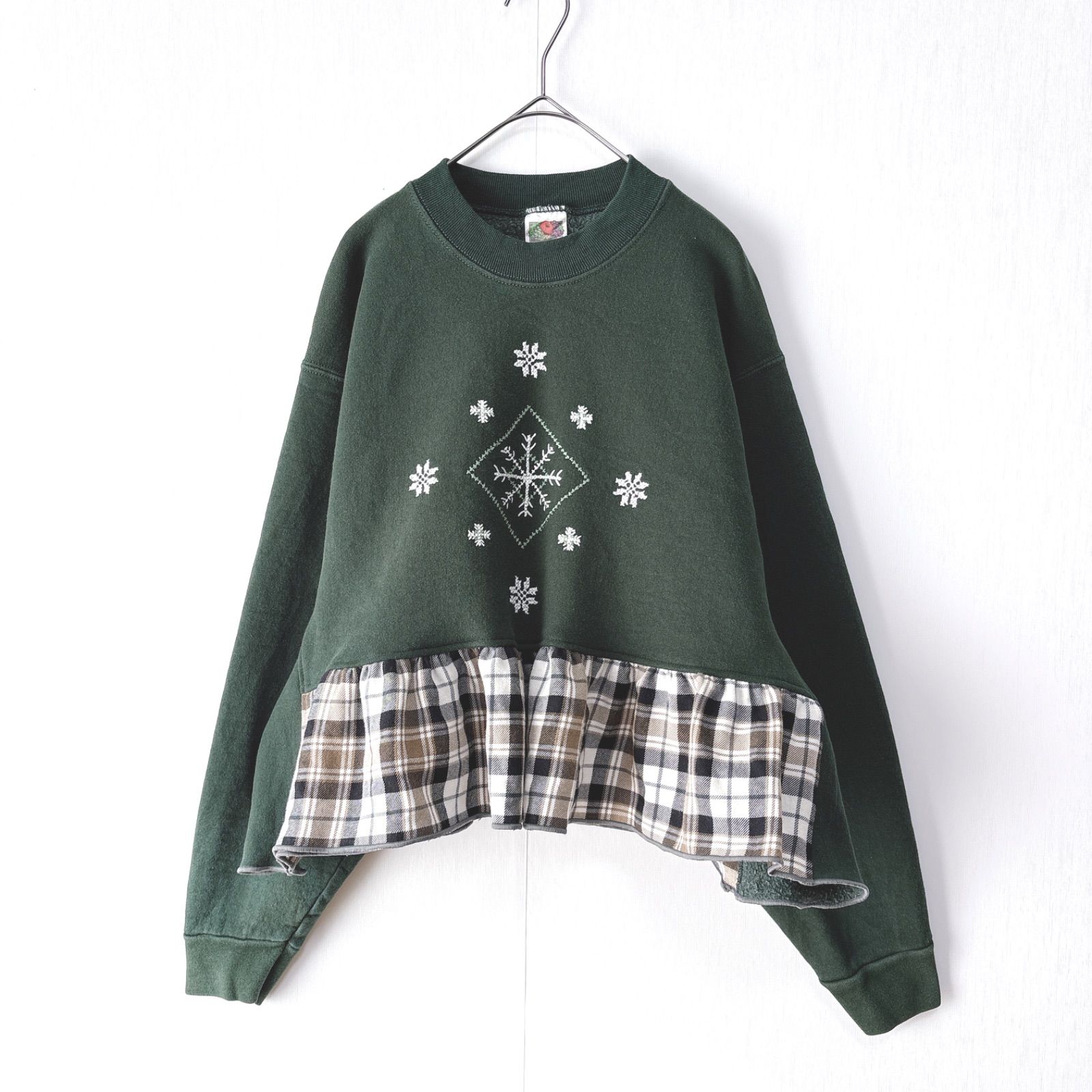 古着リメイクスウェット 雪刺繍 裏起毛トレーナー チェック柄フリル 異 