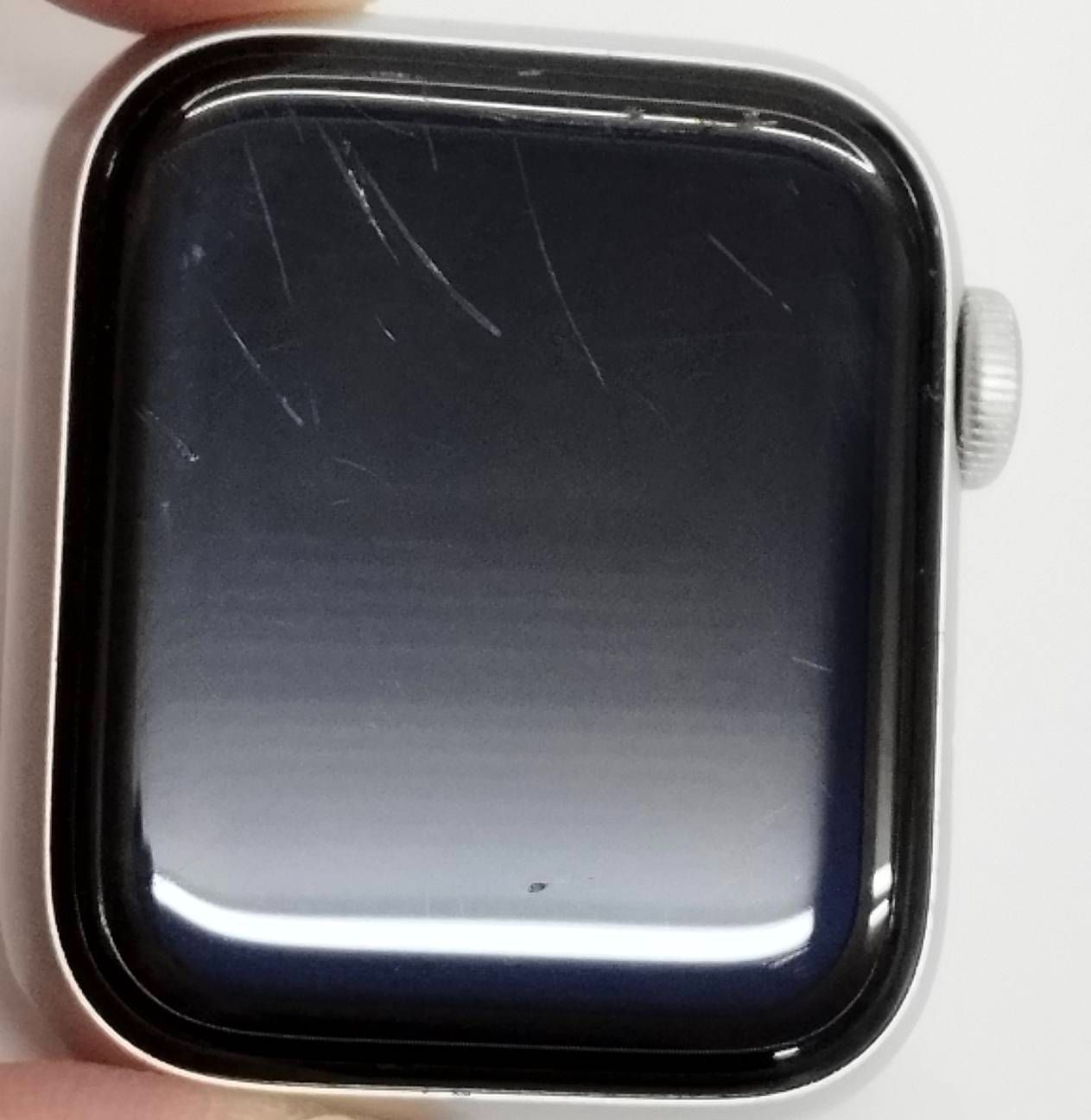Apple Watch SE 第2世代/GPS/40mm/A2722/シルバー〈MNJV3J/A〉 (2)