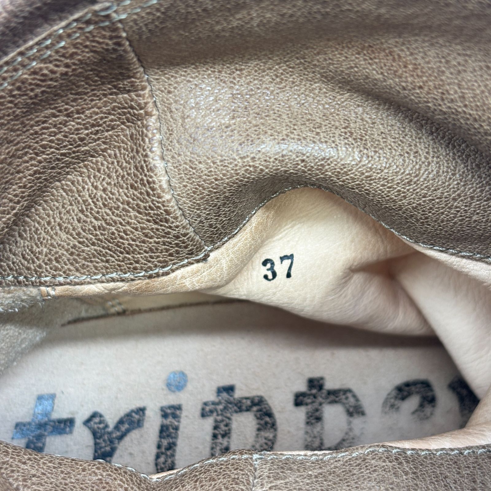 日本サイズ約23.5〜24.0