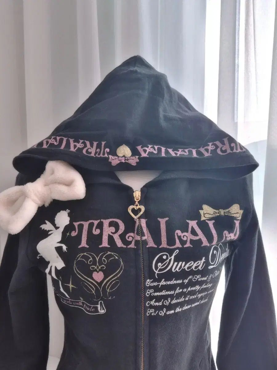 教 版 トラララ tralala グリッター レタリング WHO ジップアップ