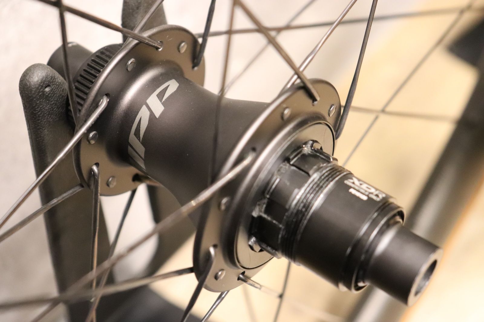 ジップ ZIPP 303 FIRECREST DISC カーボン チューブレスレディ スラム