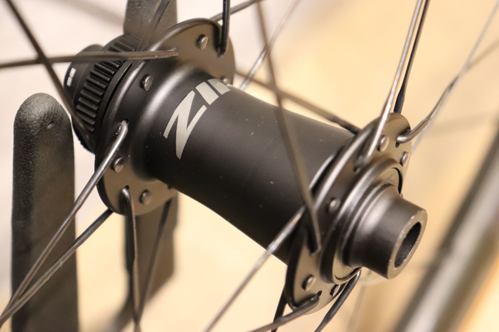 ジップ ZIPP 303 FIRECREST DISC カーボン チューブレスレディ スラム