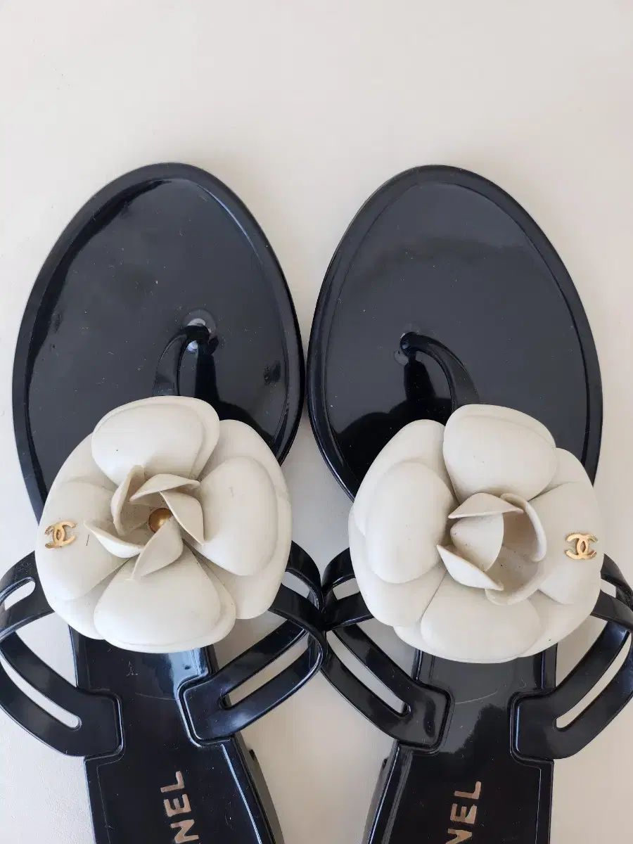シャネルカメリア ビーチサンダル 38 サイズ - メルカリ