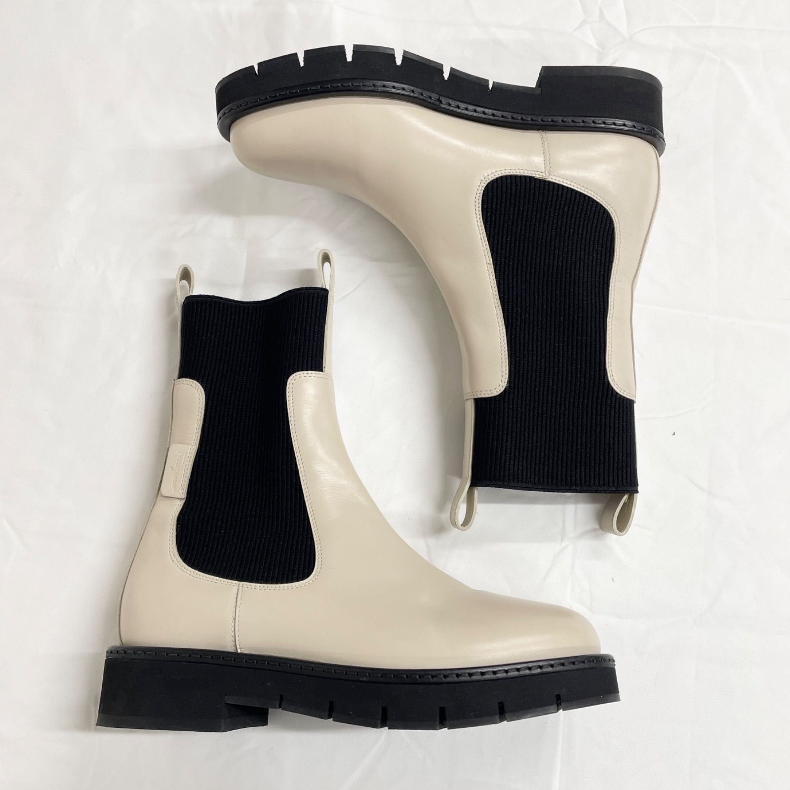 old FERRAGAMO イタリア製 サイドゴアブーツ スクエアトュ old FERRAGAMO イタリア製 サイドゴアブーツ スクエアトュ old