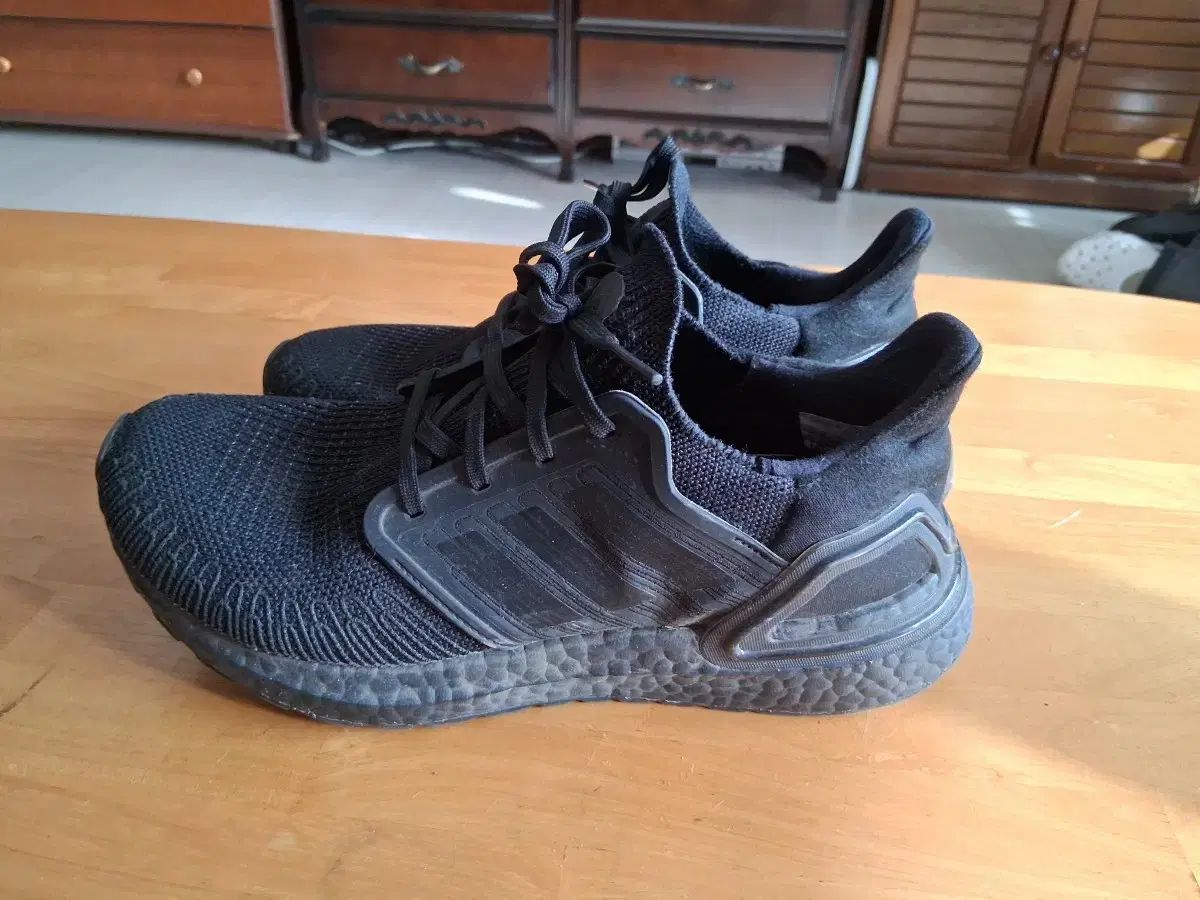 アディダス ウルトラブースト 20 ブラック 250mm - メルカリ