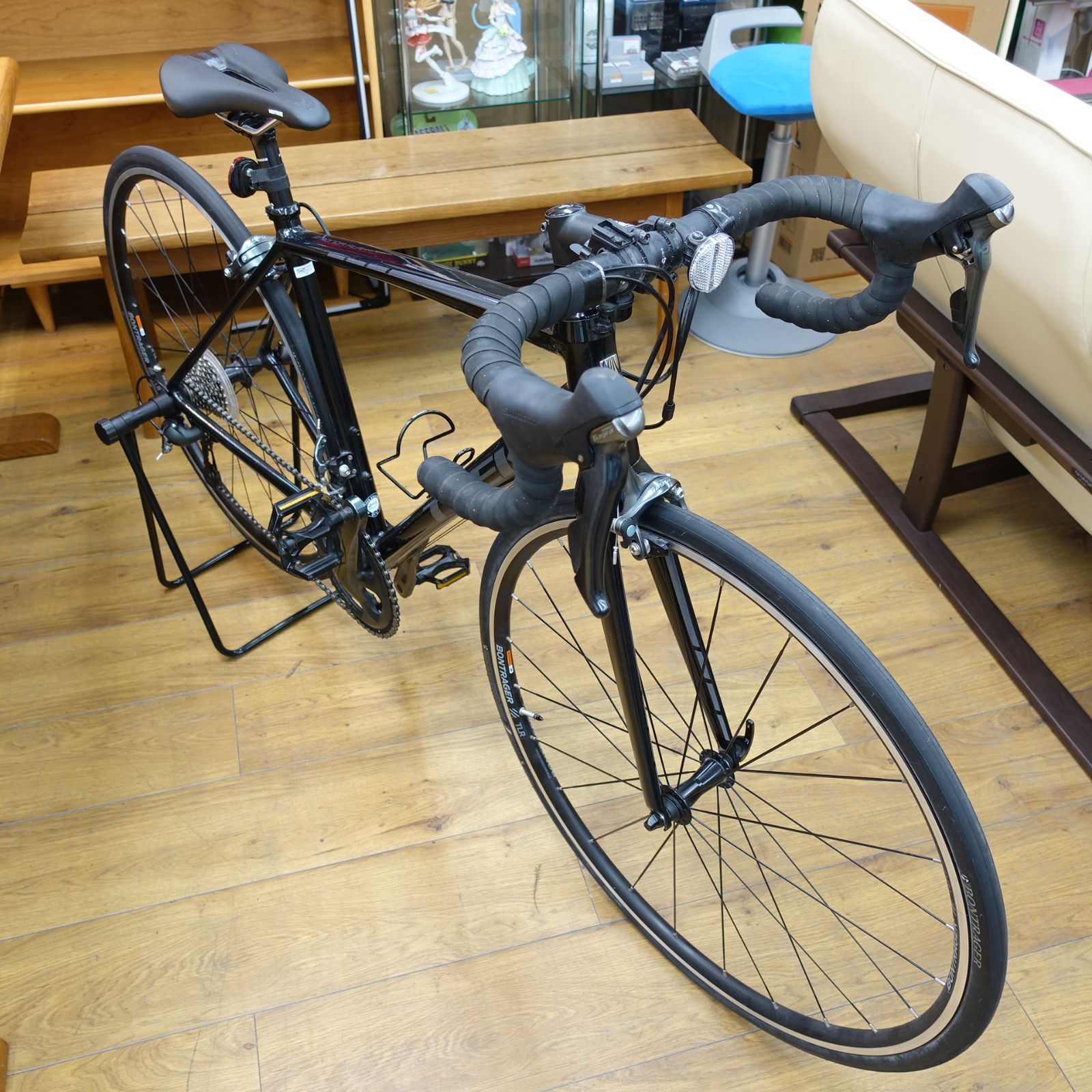 購入時13万円の品! 屋内保管 店頭引取で割引します! トレック TREK 