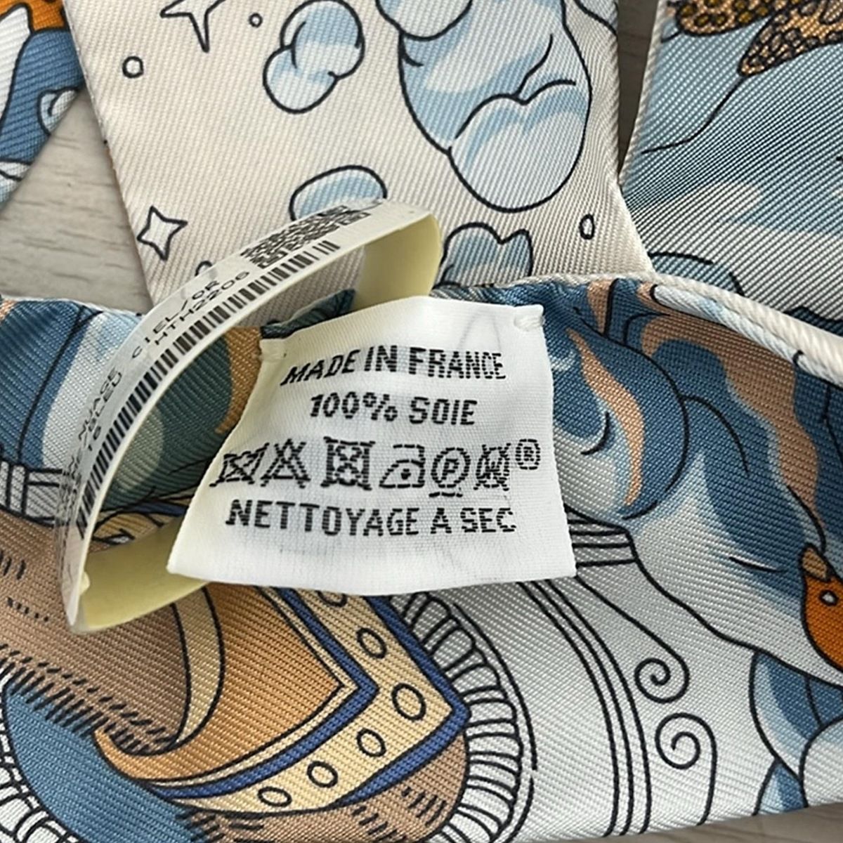 HERMES(エルメス) スカーフ美品 ツイリー アイボリー×ライトブルー