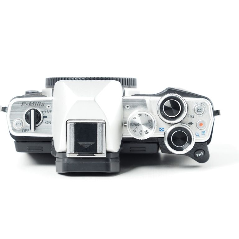  OLYMPUS オリンパス ミラーレス一眼 OM D E M 10 MarkII マーク2 ボディ シルバー 14040 ミラーレス一眼 デジタルカメラ