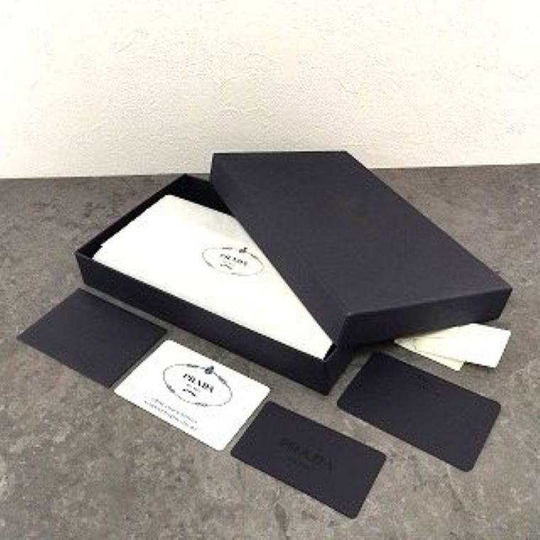 送料込み！ 美品 PRADA ジップウォレット M506A 三角プレート 570 楽天市場】送料込み！ 美品 PRADA ジップウォレット M506A 三角