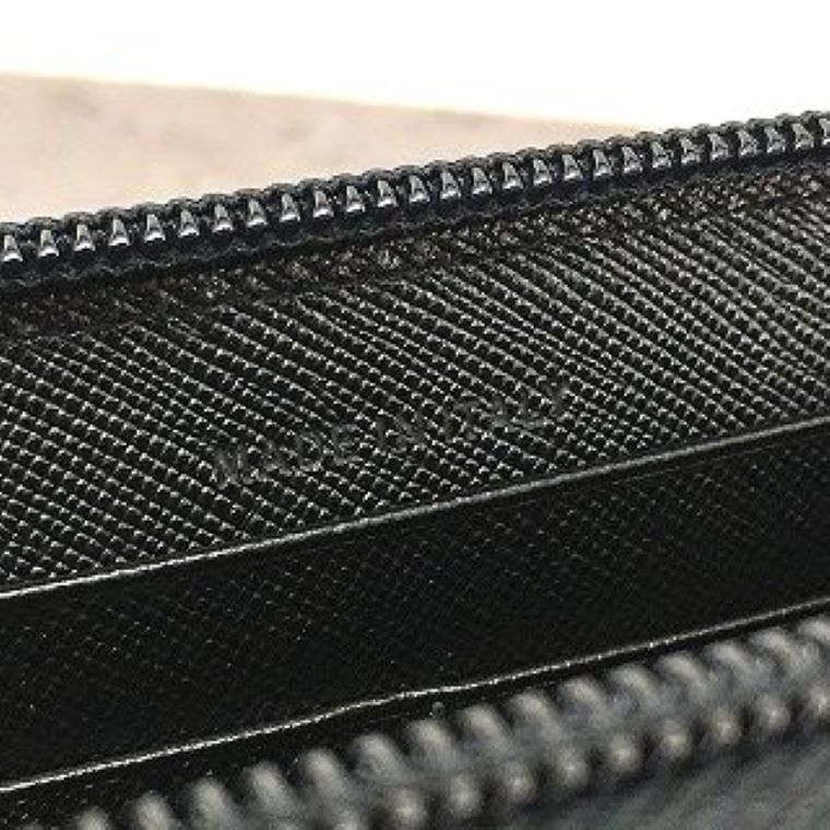 送料込み！ 美品 PRADA ジップウォレット M506A 三角プレート 570 楽天市場】送料込み！ 美品 PRADA ジップウォレット M506A 三角