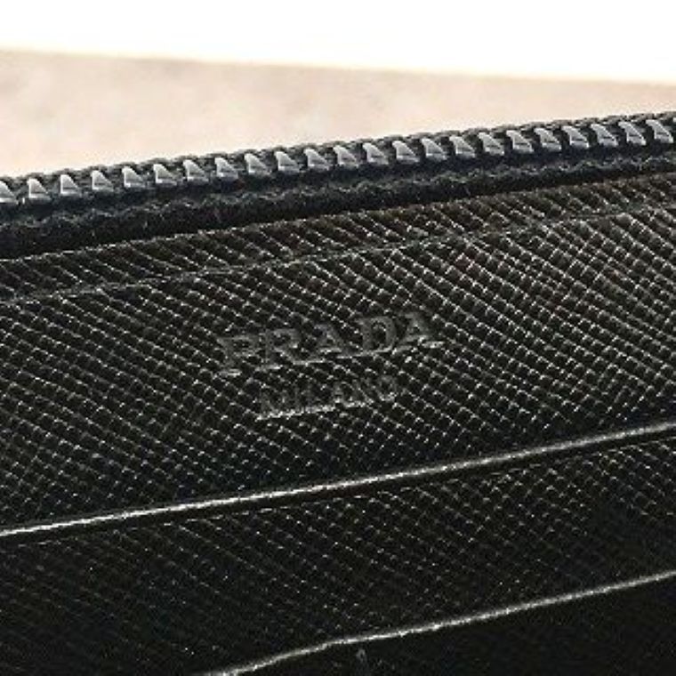 送料込み！ 美品 PRADA ジップウォレット M506A 三角プレート 570
