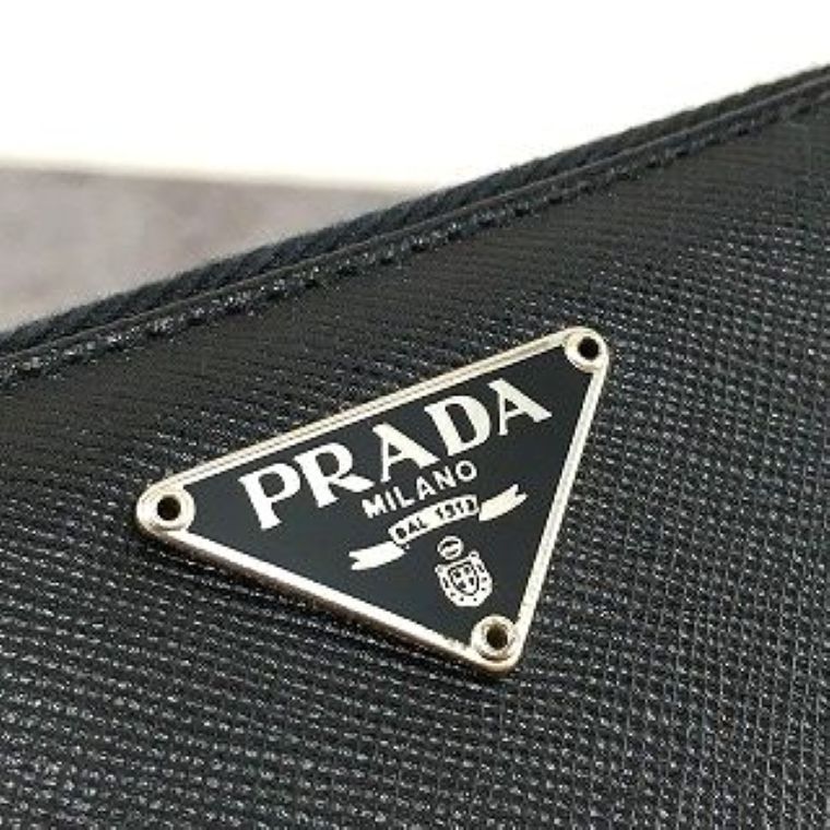 送料込み！ 美品 PRADA ジップウォレット M506A 三角プレート 570 