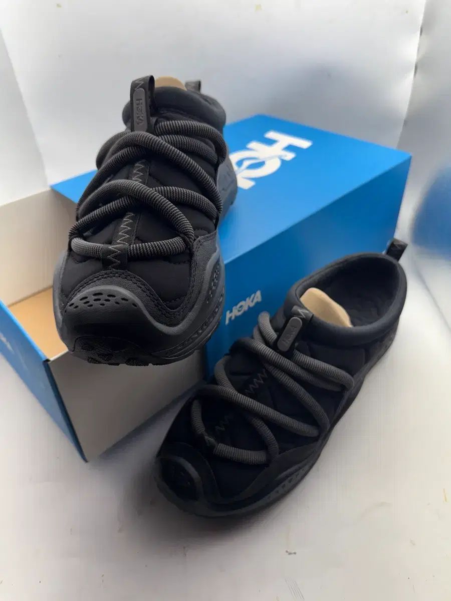 HOKA ONE ダウン スリッパ 280