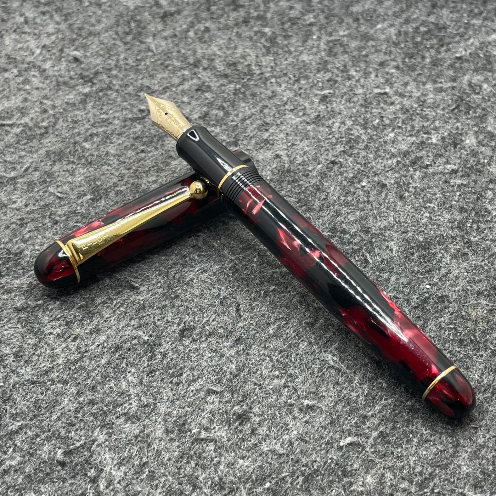 PE1166□パイロット 万年筆 カスタム LE レッド系マーブル PE1166□パイロット 万年筆 カスタム LE レッド系マーブル 箱付き