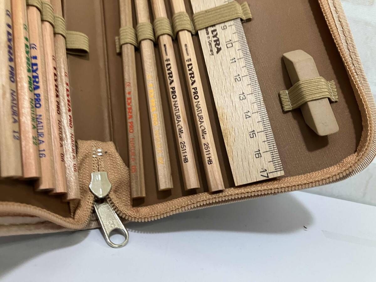 レザーケース入りアート用鉛筆