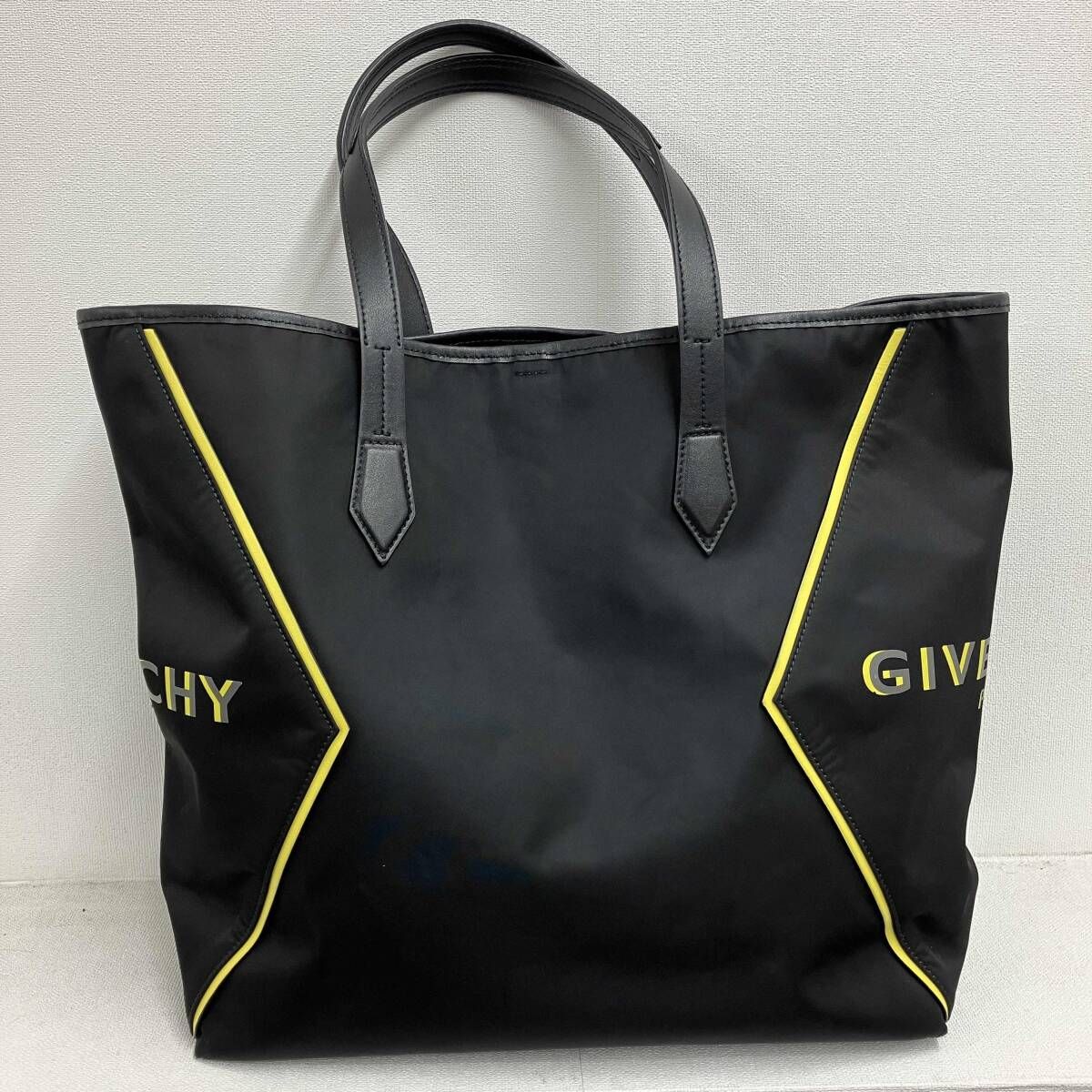 GIVENCHY／トートバッグ／ナイロントート／ボンド／ブラック - メルカリ