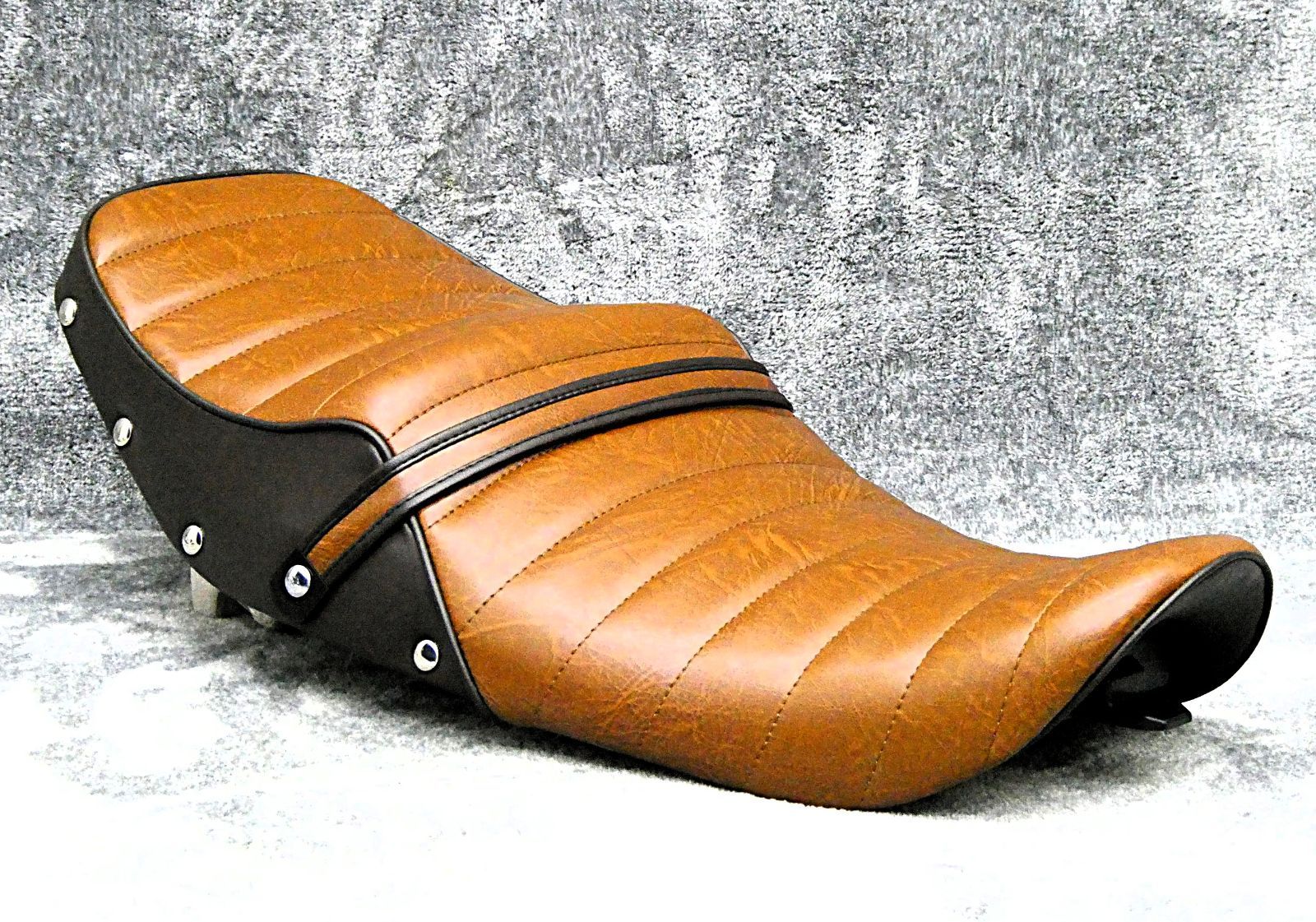 ゼファー400 初期・前期 鋲打ち 茶ツートン タックロールシート