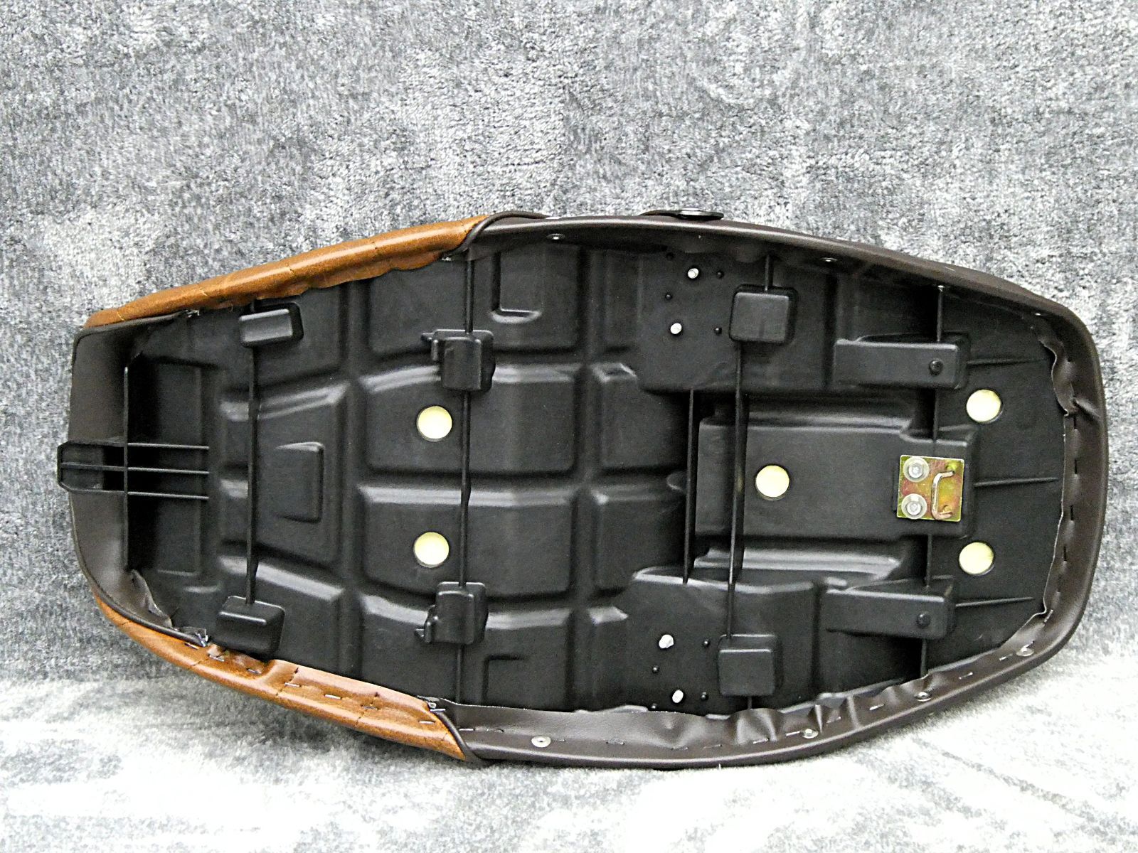 ゼファー400 初期・前期 鋲打ち 茶ツートン タックロールシート