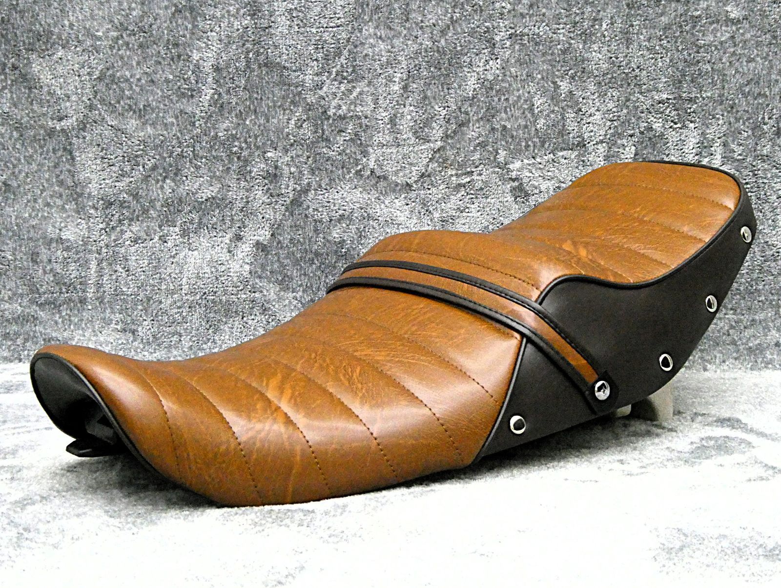 ゼファー400 初期・前期 鋲打ち 茶ツートン タックロールシート