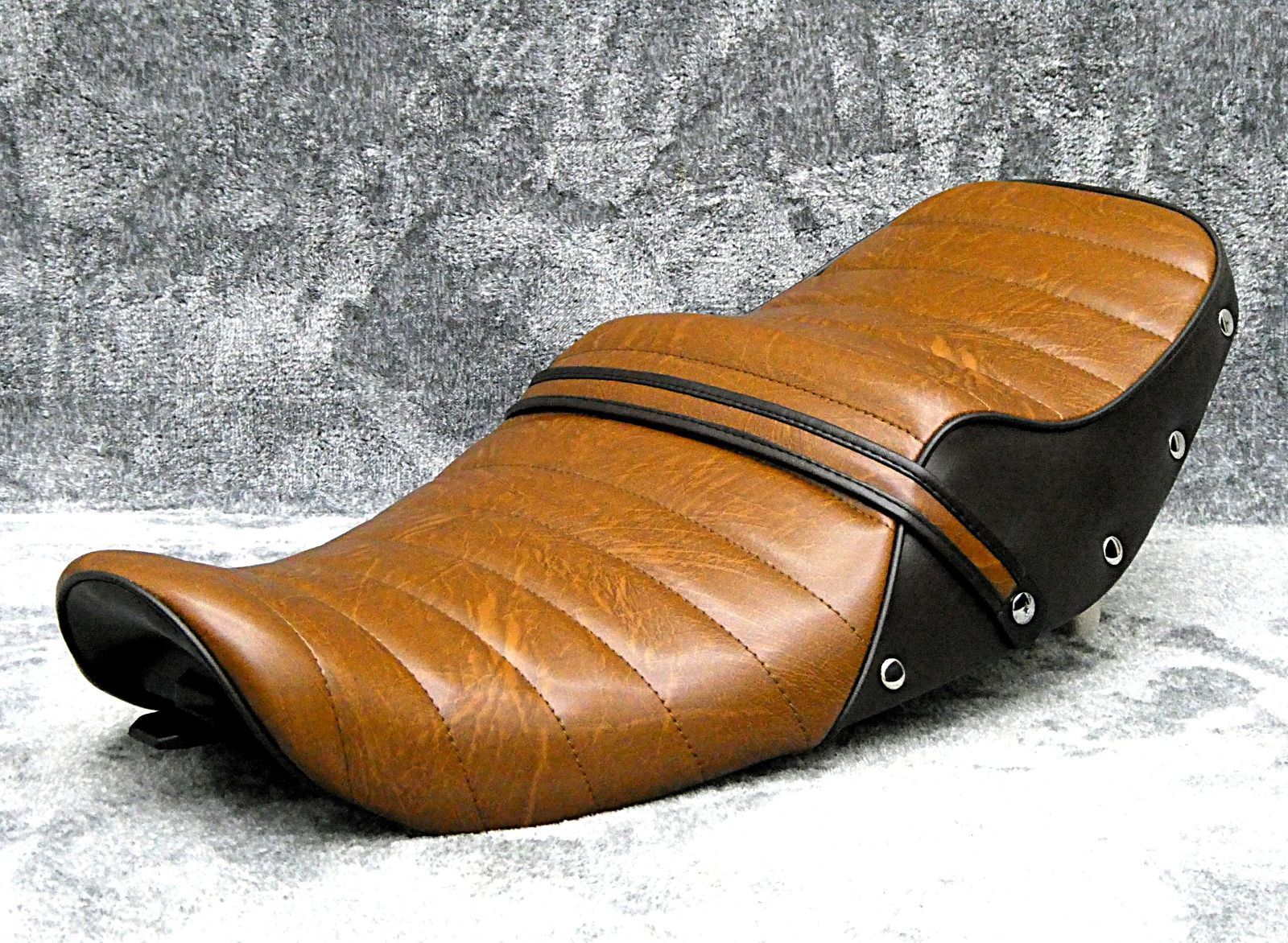 ゼファー400 初期・前期 鋲打ち 茶ツートン タックロールシート