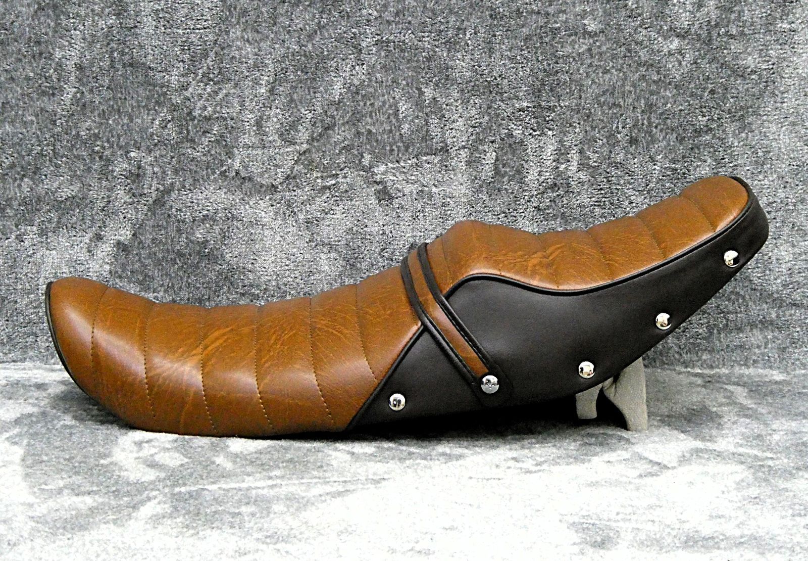 ゼファー400 初期・前期 鋲打ち 茶ツートン タックロールシート