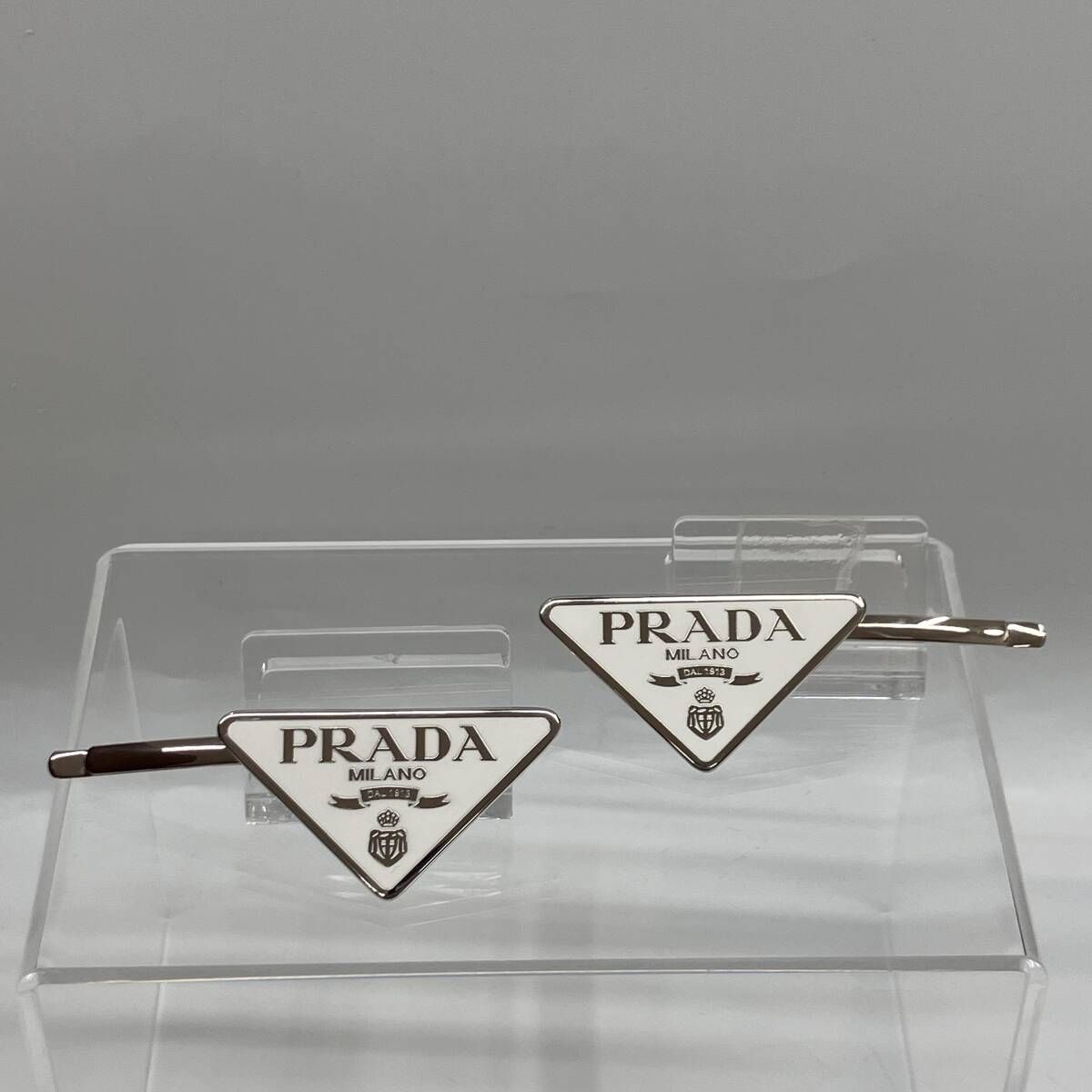 PRADA プラダ ヘアピン 2個セット ブランドアクセサリー - メルカリ