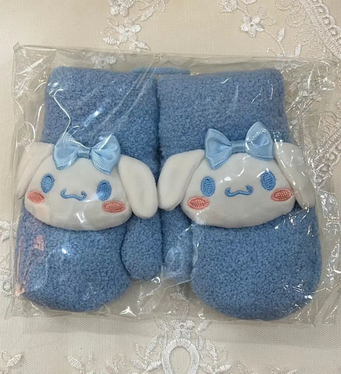 【人気定番，本物保証】 未開封 新品) シナモロール 紐 手袋 その他
