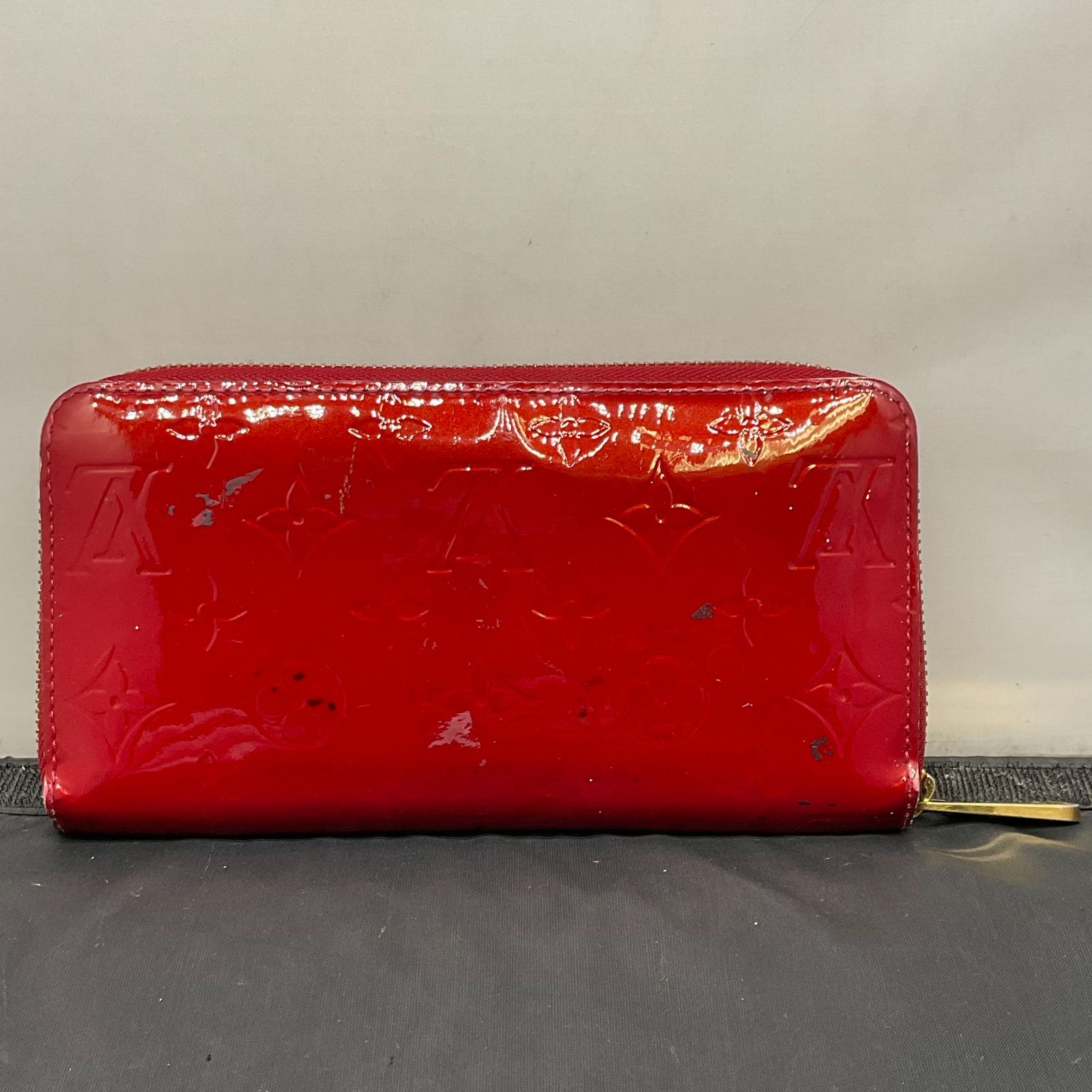 ルイヴィトン モノグラム ヴェルニ ジッピーウォレット パース 財布 赤 ルイヴィトン モノグラムヴェルニ ジッピーウォレット B25113240