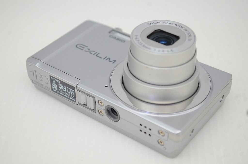 コンパクトデジタルカメラ シルバー