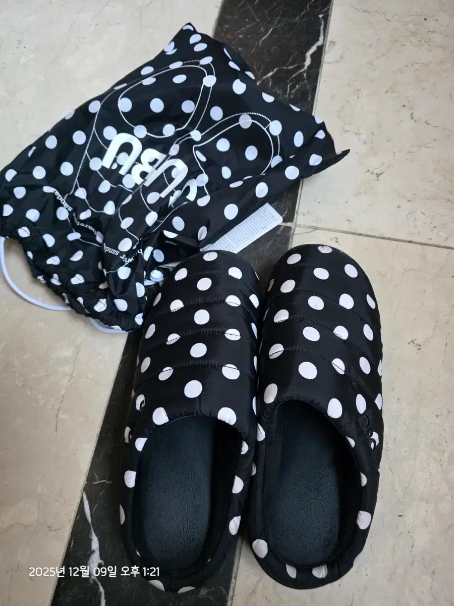 スブ ダウン サンダル ドット