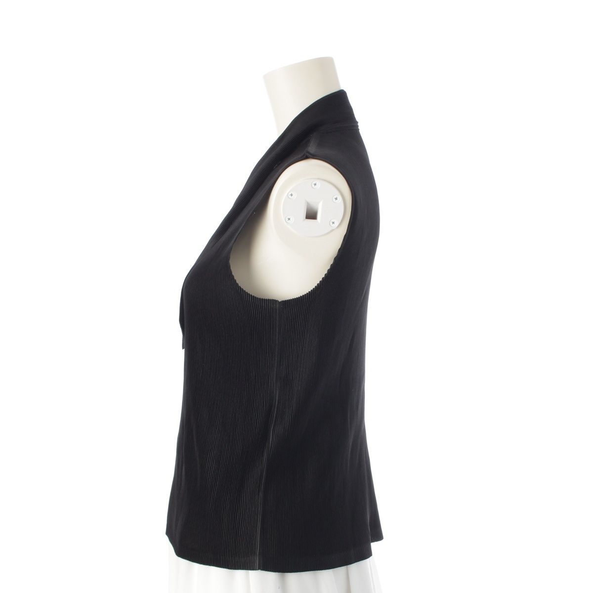 プリーツプリーズ　トップス　ブラック美品 プリーツプリーズ イッセイミヤケ ボウタイ ノースリーブ トップス