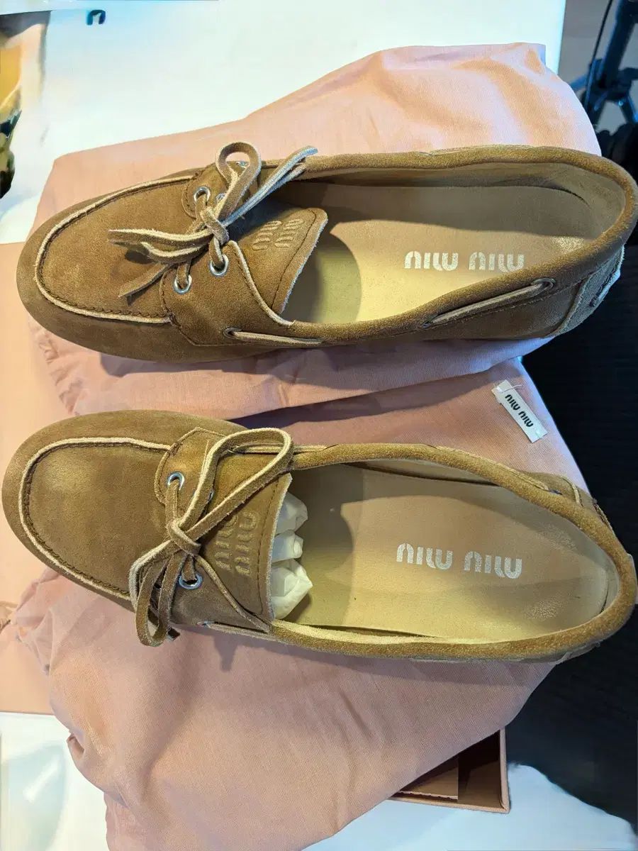 ミュウミュウ ボートシューズ