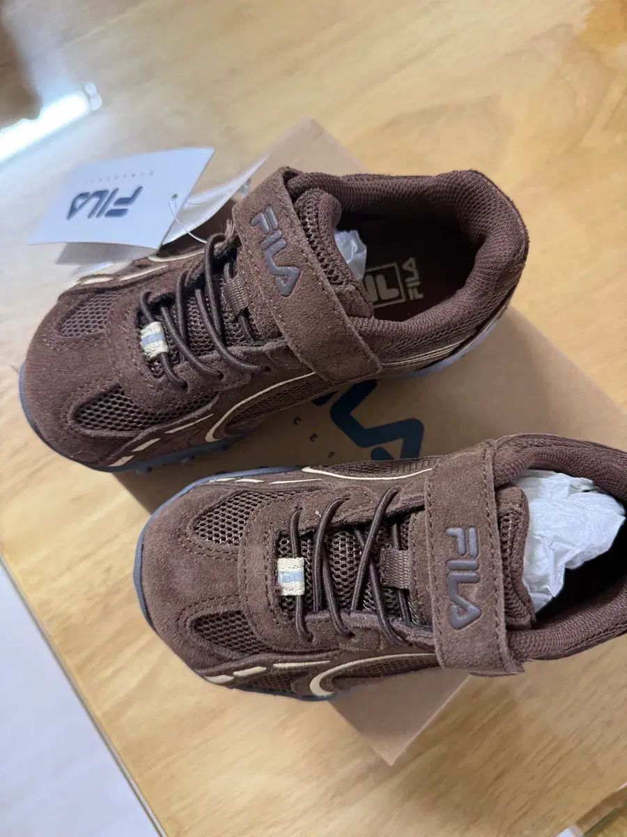 フィラ リートル エシャペ チョコ色 スニーカー 160