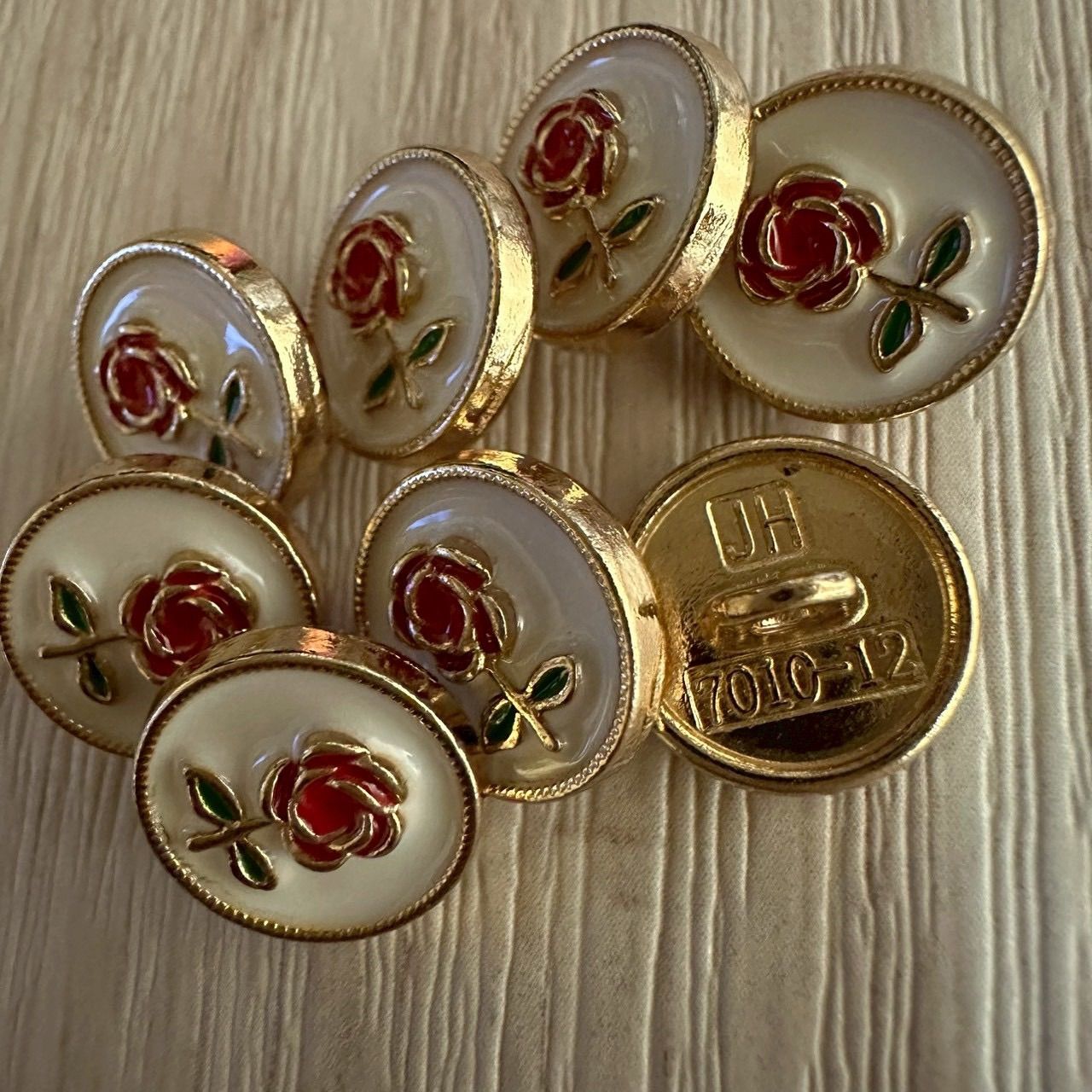 No.132】薔薇 ローズモチーフ ボタン エナメル調 8個セット 12mm