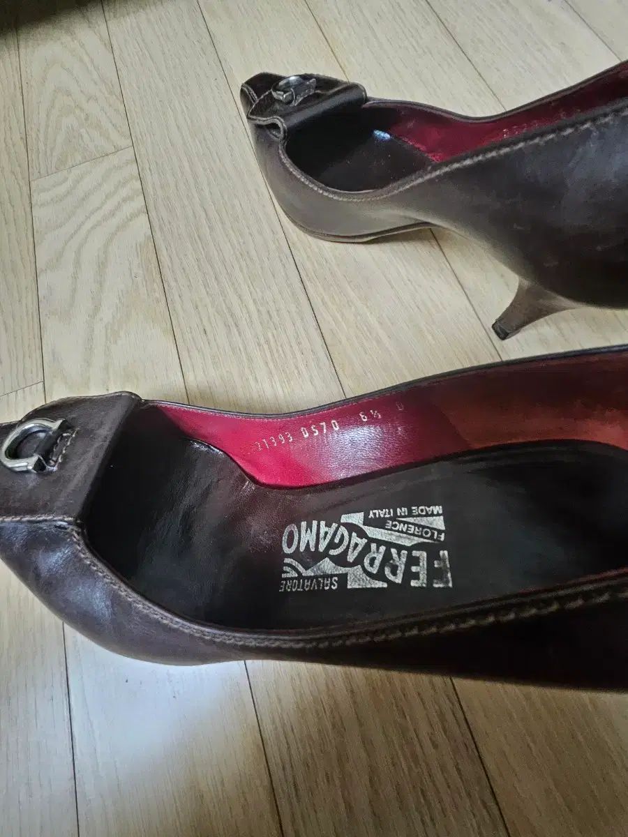 フェラガモ ブラウン レディース パンプス 235