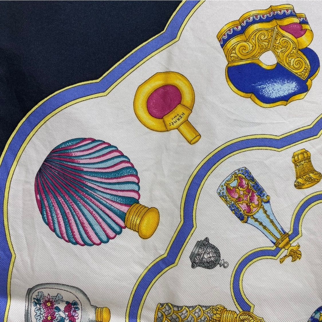 エルメス カレ45 Qu importe le flacon シルクスカーフ 香水瓶