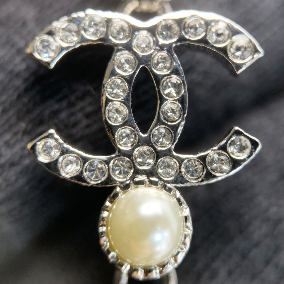 CHANEL パールリボンブローチ CHANEL シャネル ココマーク リボン ブローチ B23K ブラック×パール GP