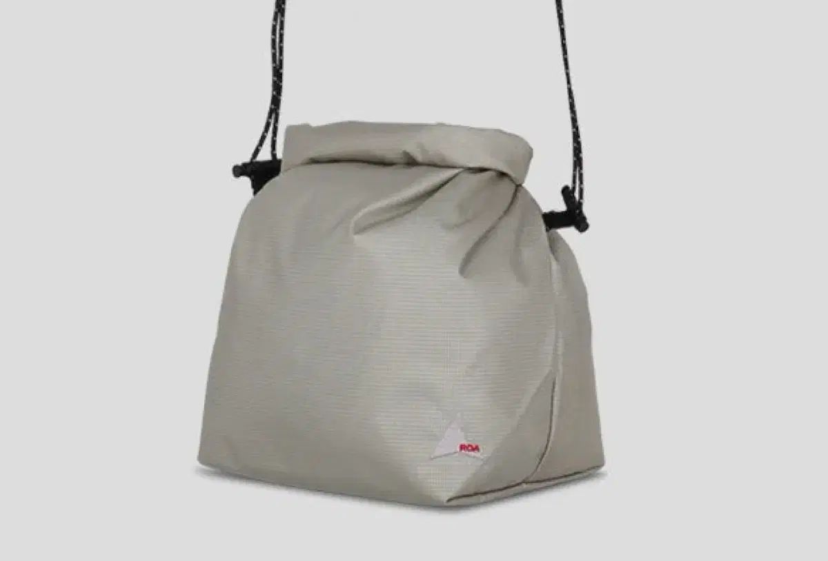 ROAハイキング クロスボディバッグ