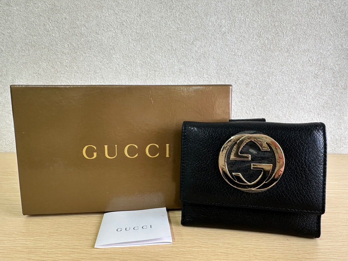 GUCCI グッチ ブラック レザー ロゴ