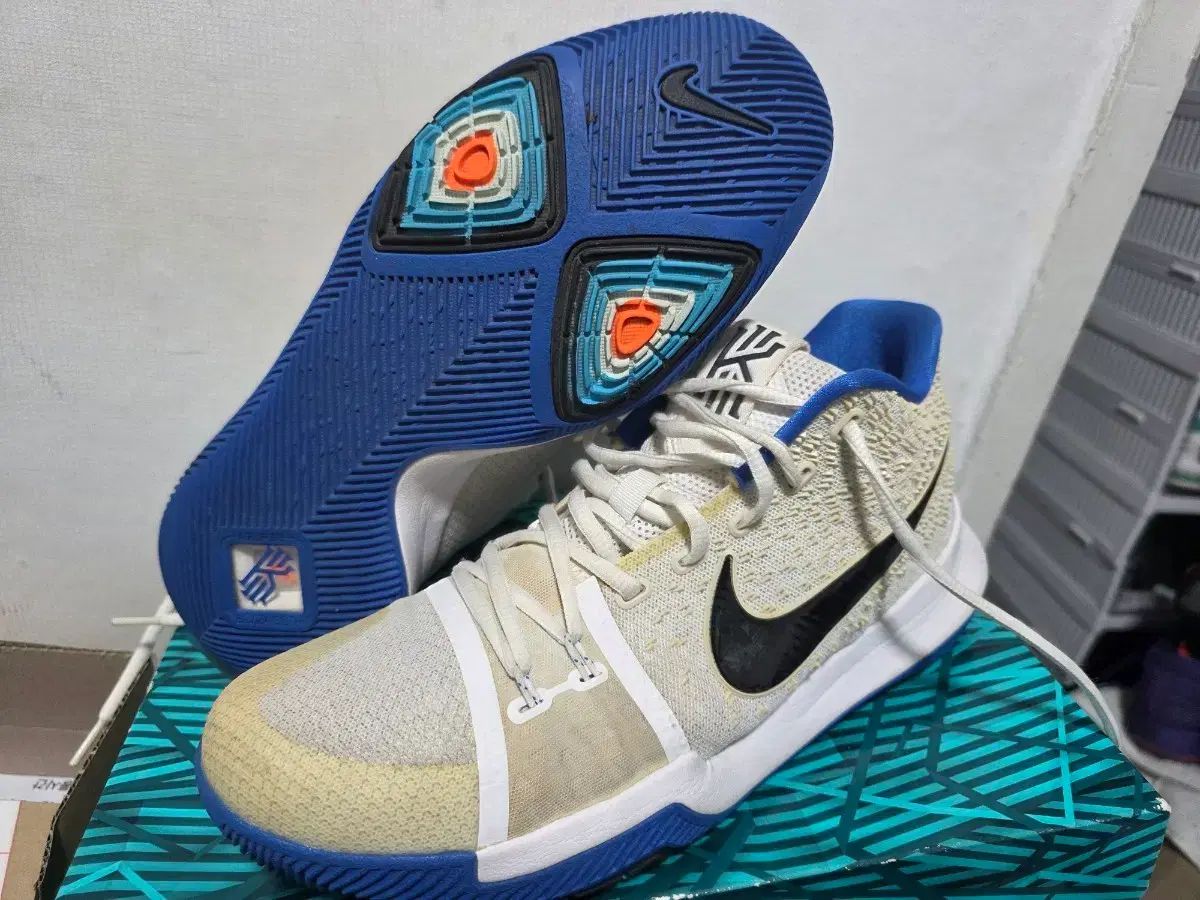 ナイキ バスケシューズ カイリー3 275