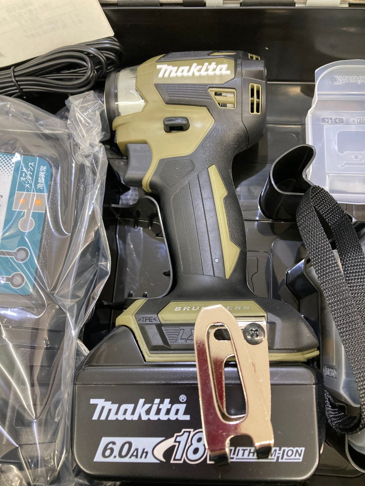 0921 makita マキタ 18 v充電式インパクトドライバ オリーブ 6.0 Ahバッテリx 2 充電器 ケース