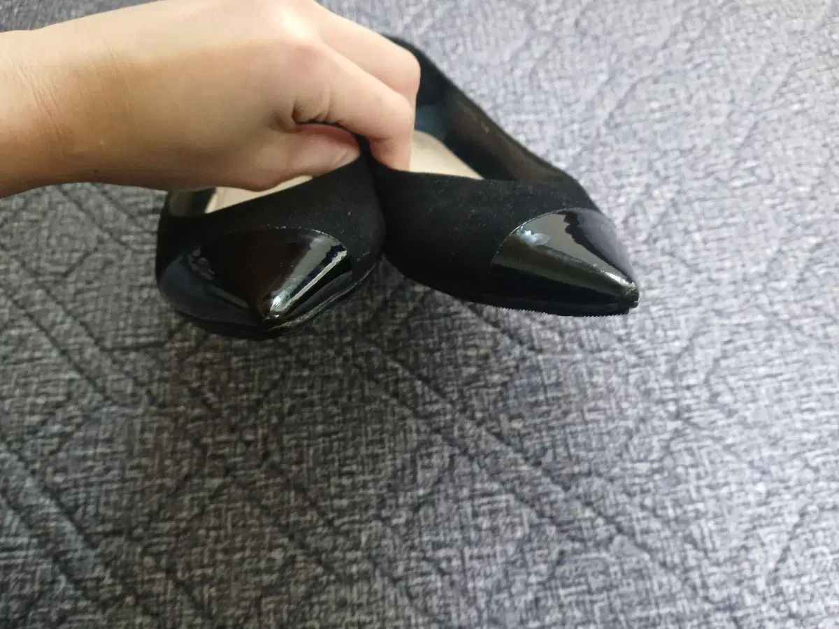 フラットシューズ