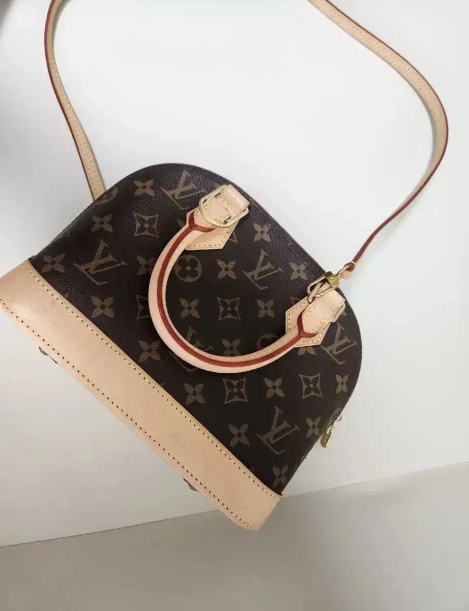 ルイヴィトン モノグラム アルマ BB ショルダーバッグ
