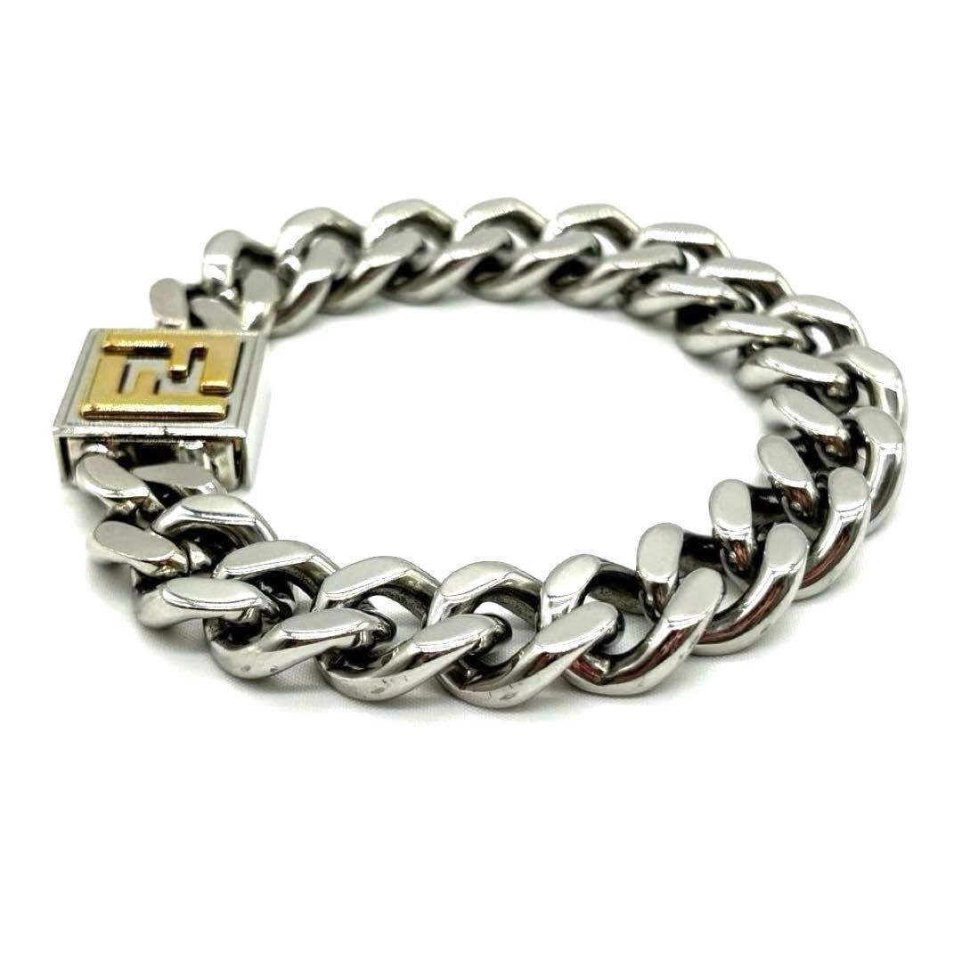 モデル ブレスレット