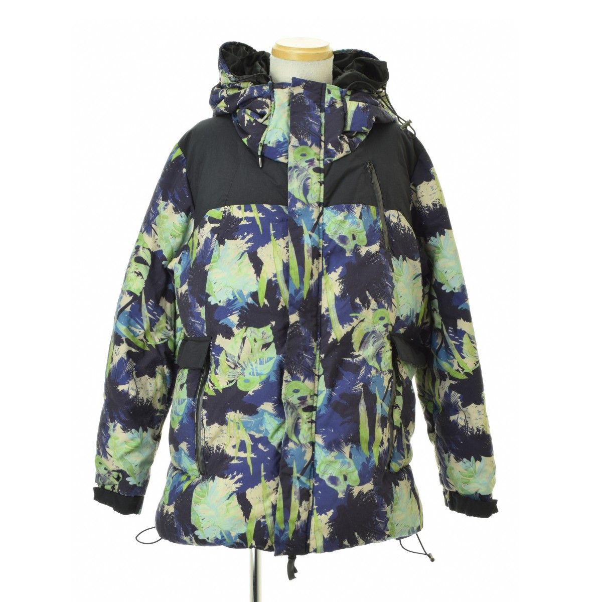 お値下げ不可！ヒツジのいらない枕 -マジックドーム- ベージュ TommyBahama】日本限定 パームツリー柄ダウンジャケット