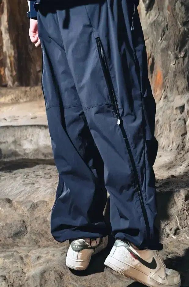 SALOMON サロモン ブラック ジッパー トレーナー ズボン スレートパンツ